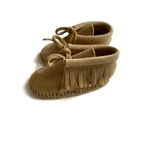 Minnetonka tan suede bootie moccasins fringe solid lightweight native Size 3